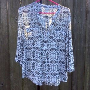 Xl white stylus Rayon top with insect pattern